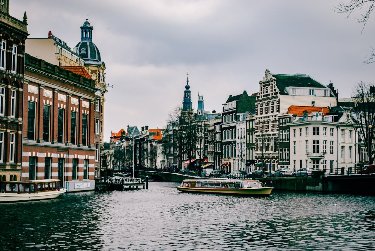 Watertransport in Nederland: De Ruggengraat van de Logistiek 4 Watertransport in Nederland: De Ruggengraat van de Logistiek