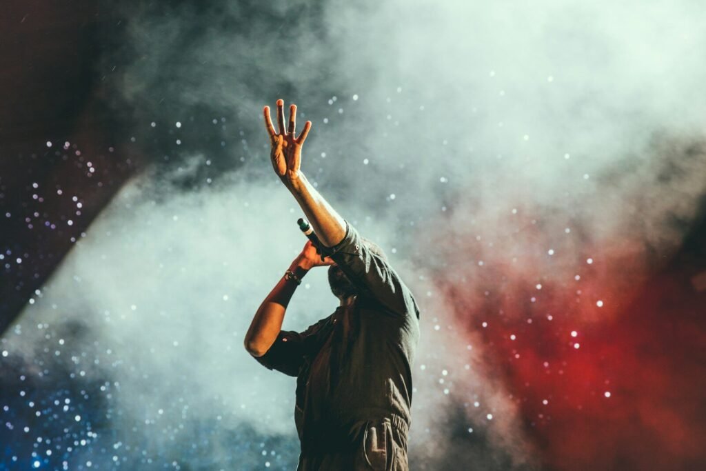 man in gray quarter-sleeved shirt singing, music, chance the rapper